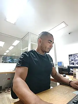 Snapshot of SanChacal5694 chatting on November 20, 10:31 pm SanChacal5694 online show from November 20, 10:31 pm