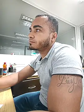 Snapshot of SanChacal5694 chatting on December 2, 10:33 pm SanChacal5694 online show from December 2, 10:33 pm