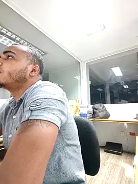 Snapshot of SanChacal5694 chatting on October 21, 10:42 pm SanChacal5694 online show from October 21, 10:42 pm