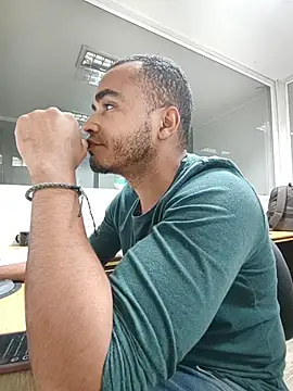 Snapshot of SanChacal5694 chatting on December 1, 10:21 pm SanChacal5694 online show from December 1, 10:21 pm