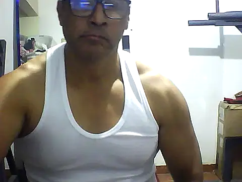 Snapshot of sexigym35 chatting on September 10, 2:32 am sexigym35 online show from September 10, 2:32 am