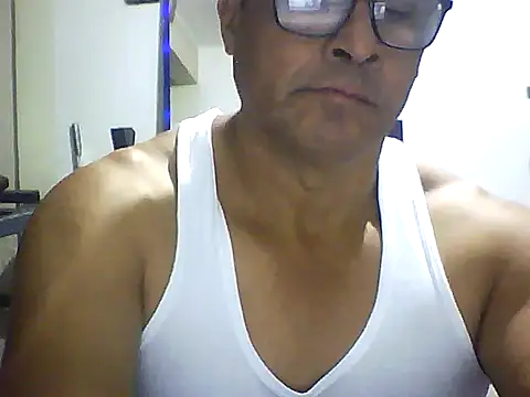 Snapshot of sexigym35 chatting on September 30, 3:45 am sexigym35 online show from September 30, 3:45 am