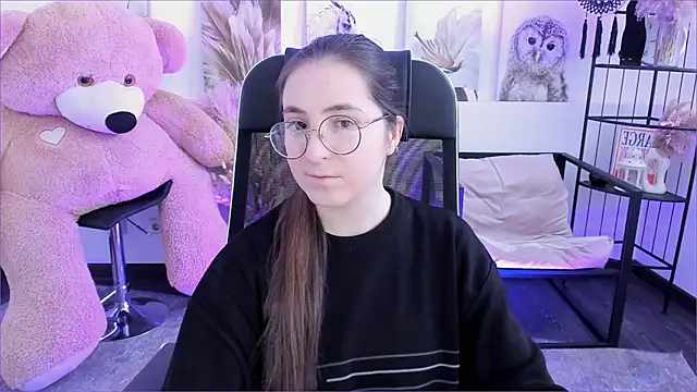 Snapshot of VirtuallVoyant chatting on December 16, 7:23 am VirtuallVoyant online show from December 16, 7:23 am