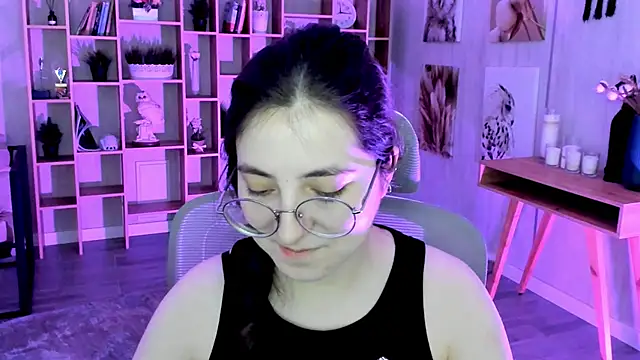 Snapshot of VirtuallVoyant chatting on November 5, 4:48 am VirtuallVoyant online show from November 5, 4:48 am