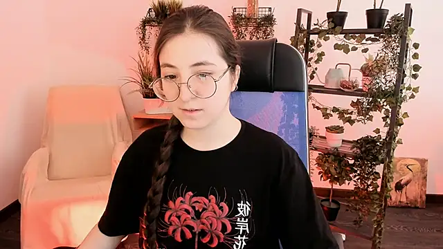 Snapshot of VirtuallVoyant chatting on February 17, 6:44 am VirtuallVoyant online show from February 17, 6:44 am