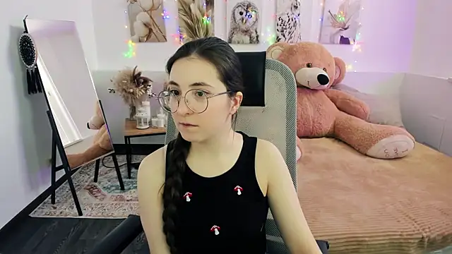 Snapshot of VirtuallVoyant chatting on February 24, 7:09 am VirtuallVoyant online show from February 24, 7:09 am