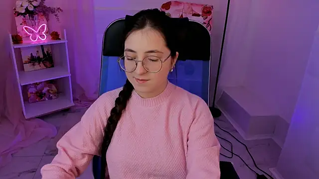 Snapshot of VirtuallVoyant chatting on November 9, 3:54 am VirtuallVoyant online show from November 9, 3:54 am