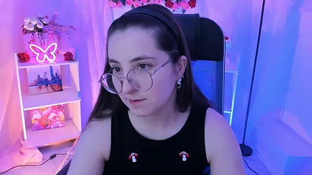 Snapshot of VirtuallVoyant chatting on October 21, 4:45 am VirtuallVoyant online show from October 21, 4:45 am