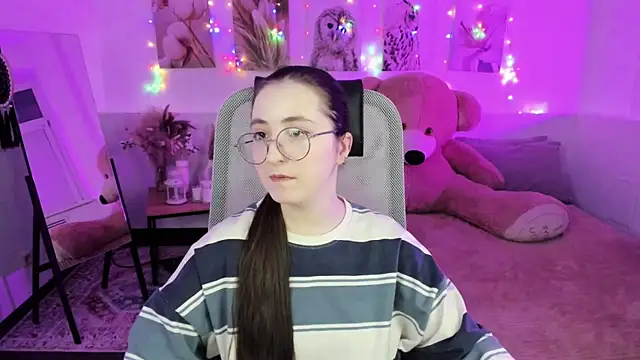 Snapshot of VirtuallVoyant chatting on February 19, 1:46 am VirtuallVoyant online show from February 19, 1:46 am