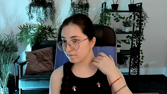 Snapshot of VirtuallVoyant chatting on December 2, 5:42 am VirtuallVoyant online show from December 2, 5:42 am