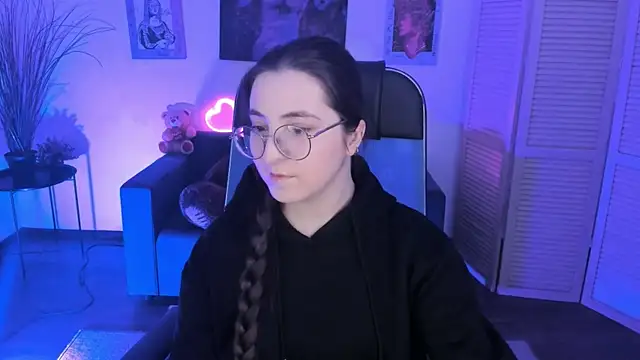 Snapshot of VirtuallVoyant chatting on December 23, 4:23 am VirtuallVoyant online show from December 23, 4:23 am