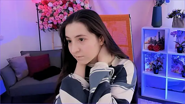 Snapshot of VirtuallVoyant chatting on February 4, 7:36 am VirtuallVoyant online show from February 4, 7:36 am