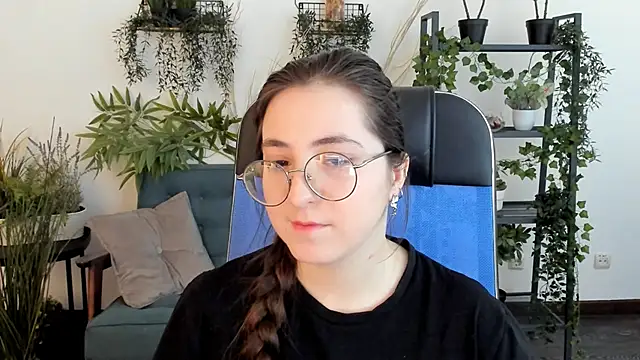 Snapshot of VirtuallVoyant chatting on November 26, 6:57 am VirtuallVoyant online show from November 26, 6:57 am