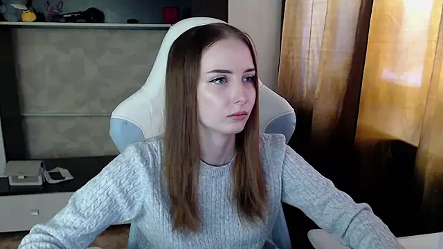 Snapshot of Cutti_Crystal chatting on February 4, 4:29 am Cutti Crystal online show from February 4, 4:29 am