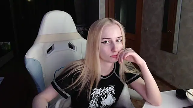 Cutti Crystal online show from April 9, 7:42 pm