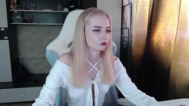 Cutti Crystal online show from March 30, 1:40 am