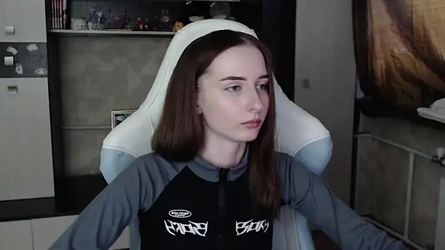 Cutti Crystal online show from November 4, 2:59 am