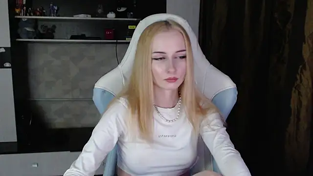 Cutti Crystal online show from March 23, 8:41 pm