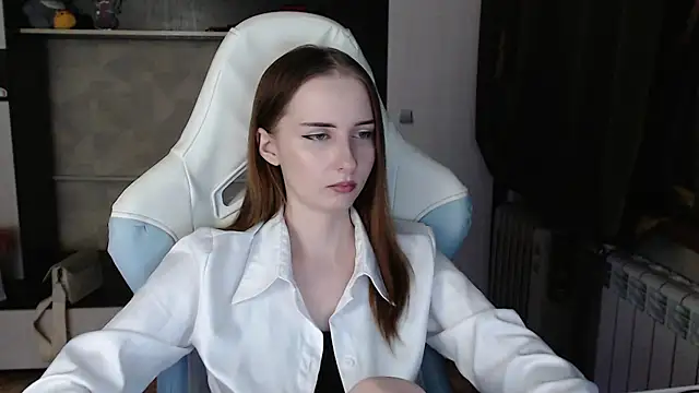 Snapshot of Cutti_Crystal chatting on February 19, 4:15 pm Cutti Crystal online show from February 19, 4:15 pm