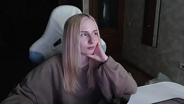 Cutti Crystal online show from April 12, 4:10 pm