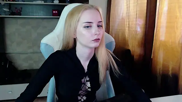 Cutti Crystal online show from March 25, 1:06 am