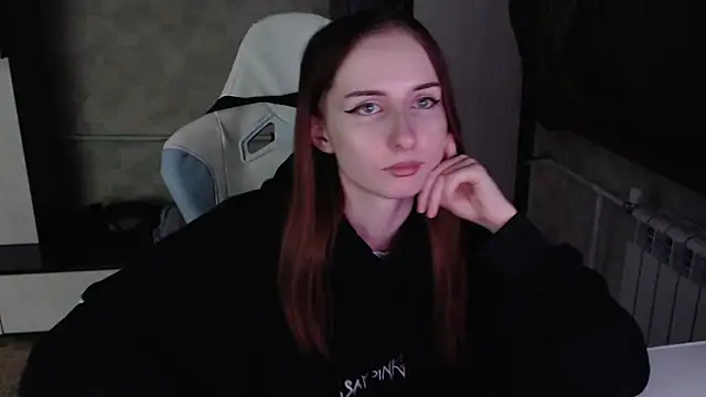 Snapshot of Cutti_Crystal chatting on February 24, 1:06 am Cutti Crystal online show from February 24, 1:06 am