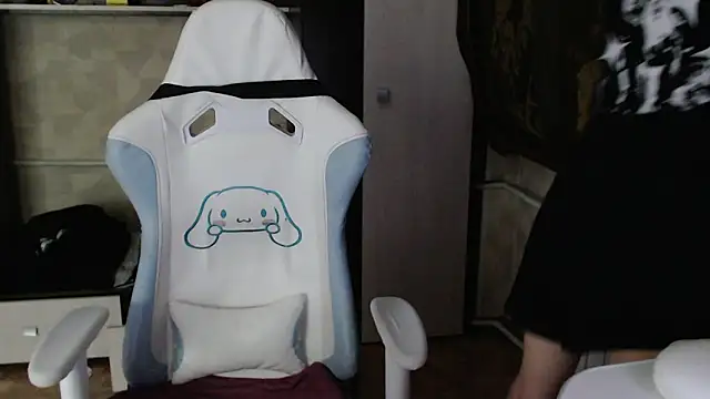 Snapshot of Cutti_Crystal chatting on February 24, 9:48 pm Cutti Crystal online show from February 24, 9:48 pm