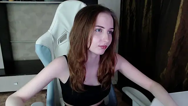 Snapshot of Cutti_Crystal chatting on February 5, 2:02 pm Cutti Crystal online show from February 5, 2:02 pm