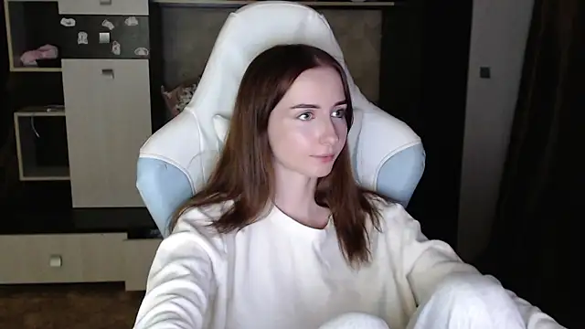 Cutti Crystal online show from October 27, 6:09 pm