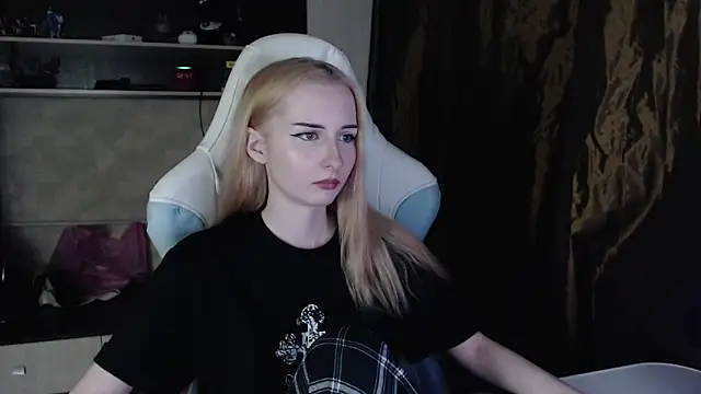 Cutti Crystal online show from March 20, 7:59 pm