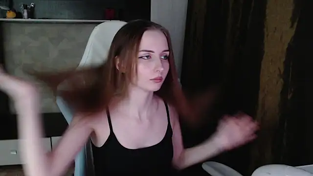 Snapshot of Cutti_Crystal chatting on February 10, 12:37 pm Cutti Crystal online show from February 10, 12:37 pm