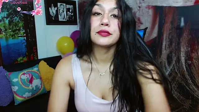 gigi gilt  online show from July 22, 9:28 pm