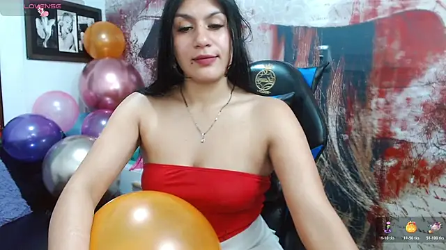 gigi gilt  online show from April 26, 4:26 pm