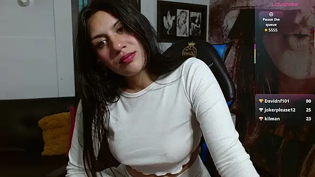 Snapshot of gigi_gilt_ chatting on October 5, 4:20 pm gigi gilt online show from October 5, 4:20 pm