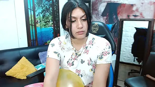 gigi gilt  online show from April 5, 4:57 pm