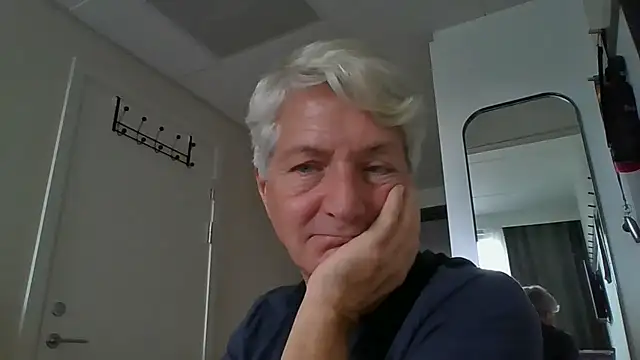 Snapshot of Swegay12-Exhi chatting on October 5, 1:13 pm Swegay12-Exhi online show from October 5, 1:13 pm