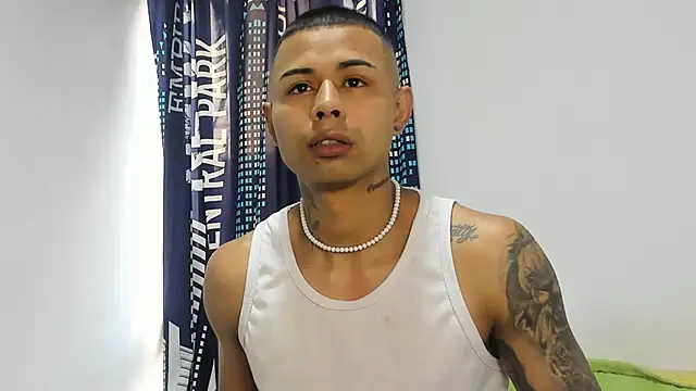 Snapshot of _Logan_Colton_ chatting on October 22, 9:13 pm Logan Colton online show from October 22, 9:13 pm