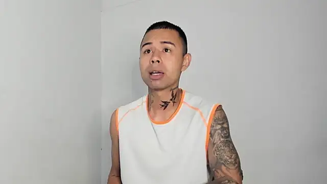  Logan Colton  online show from June 11, 3:53 pm