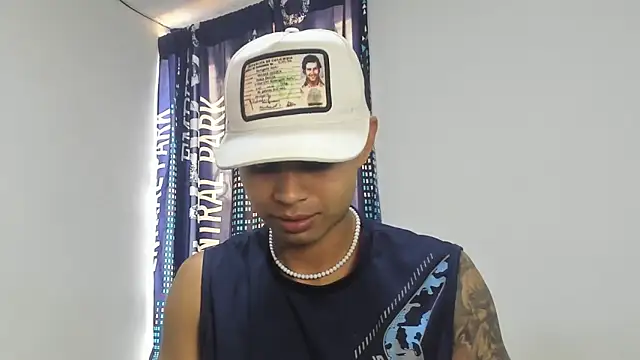 Snapshot of _Logan_Colton_ chatting on October 17, 8:21 pm Logan Colton online show from October 17, 8:21 pm