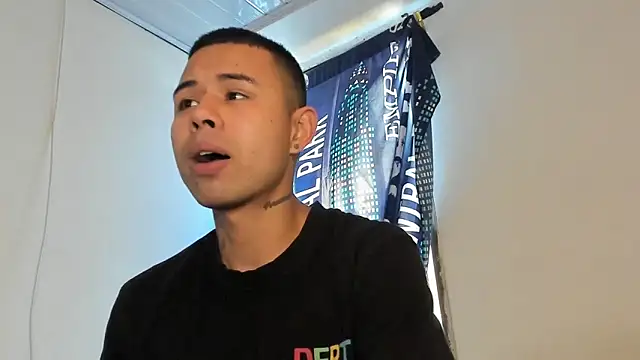  Logan Colton  online show from February 14, 6:52 pm