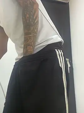  Logan Colton  online show from March 25, 6:29 pm