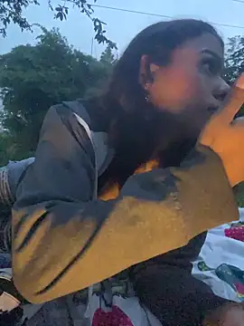 cam11 07 online show from March 27, 11:27 pm