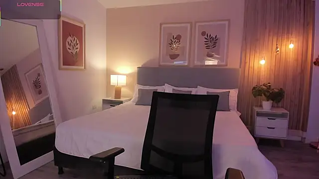 Snapshot of AuroraEvanss chatting on November 14, 10:24 pm AuroraEvanss online show from November 14, 10:24 pm