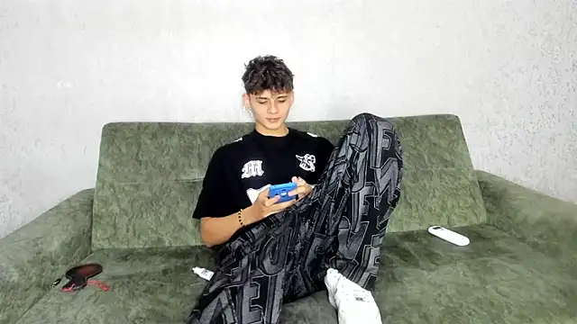 willy sexxx18 online show from April 6, 7:48 pm