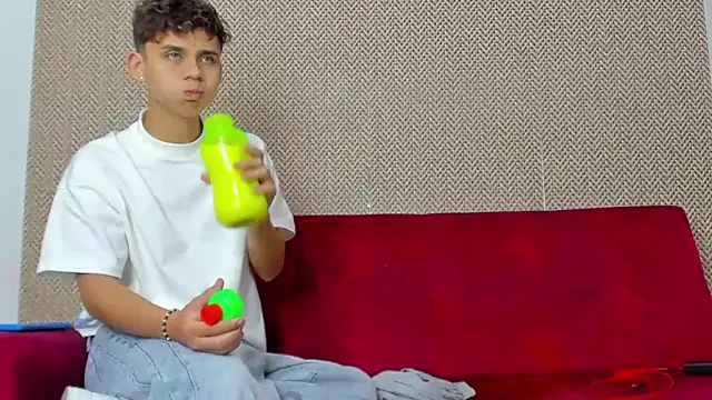 willy sexxx18 online show from February 21, 8:00 pm