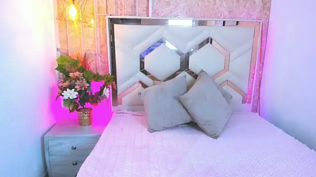 Snapshot of Venuss1_ chatting on October 4, 3:08 am Venuss1 online show from October 4, 3:08 am