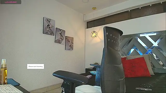 Snapshot of Rossi_ss1 chatting on November 25, 4:02 am Rossi ss1 online show from November 25, 4:02 am