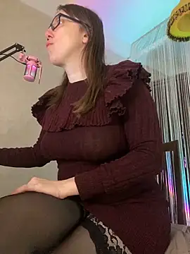 Snapshot of CrazyPinky chatting on December 10, 2:39 pm CrazyPinky online show from December 10, 2:39 pm