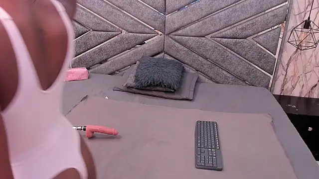 SASHA BROWNIE   online show from January 10, 7:31 pm