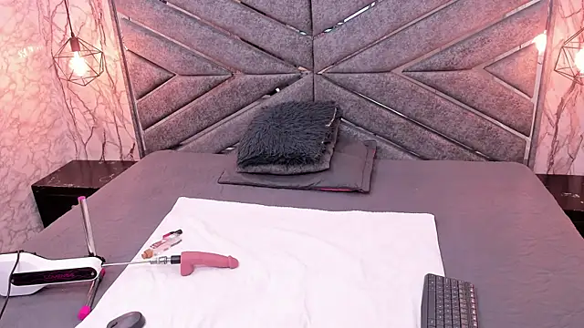 SASHA BROWNIE   online show from November 15, 7:51 pm